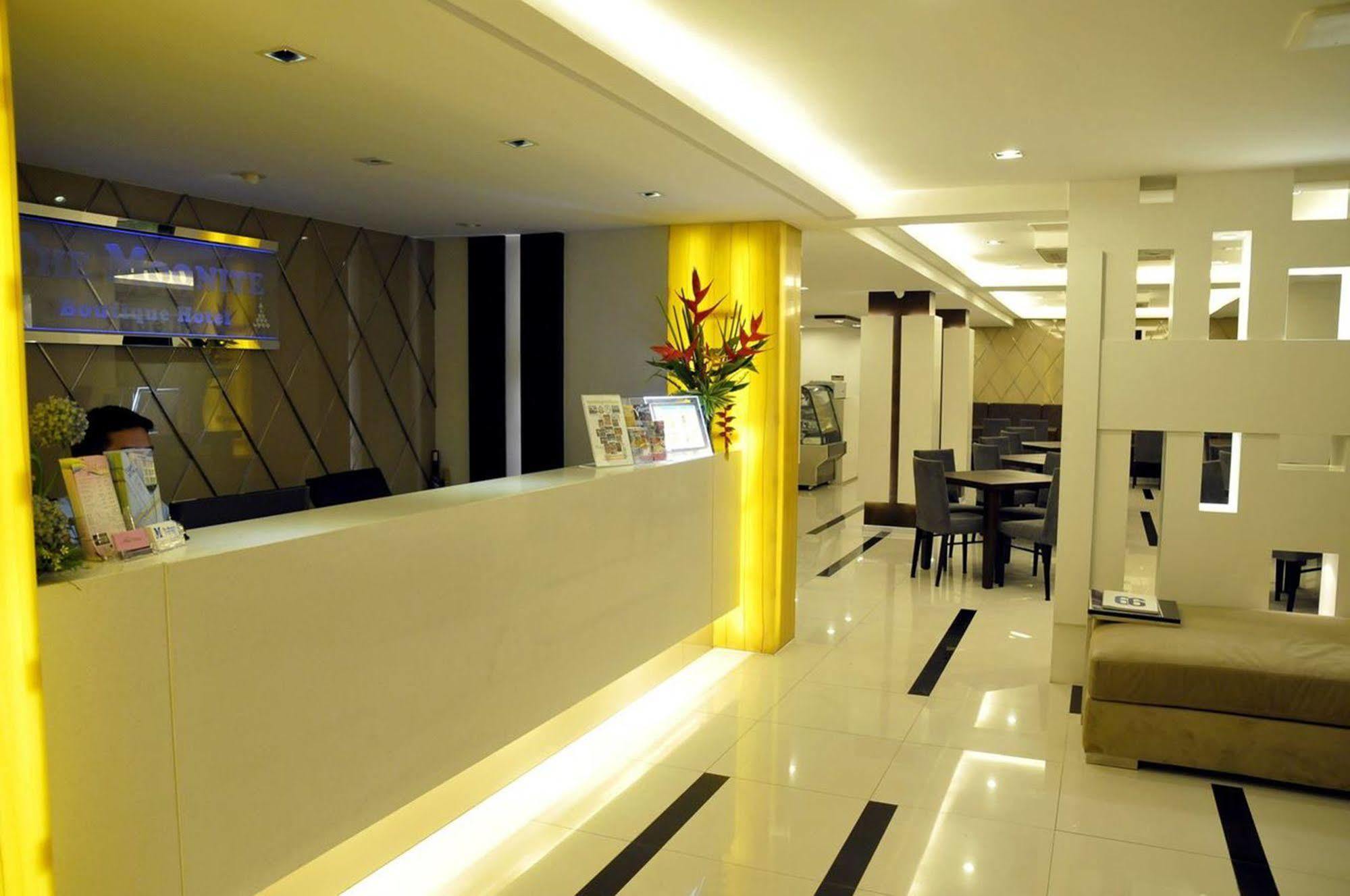 The Moonite Boutique Hotel Bangkok Extérieur photo